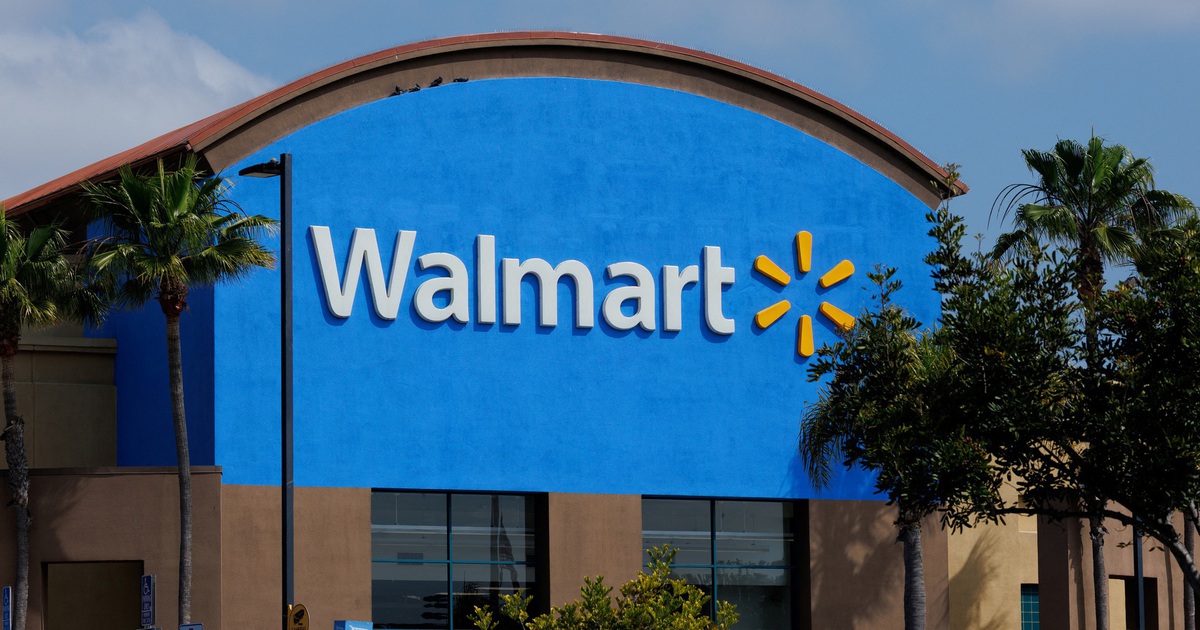 Ông Trump nói Walmart nên 'ăn thuế' thay vì tăng giá hàng hóa