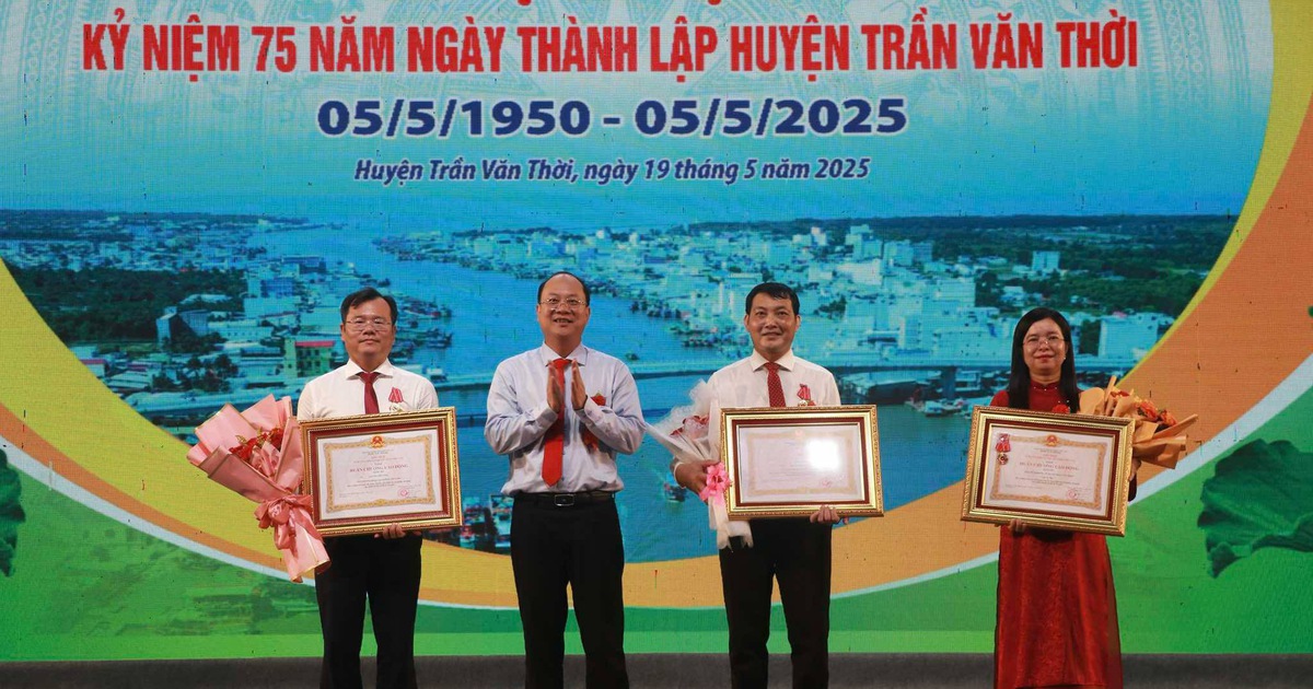 Cà Mau mừng sinh nhật Bác và kỷ niệm 75 năm thành lập H.Trần Văn Thời