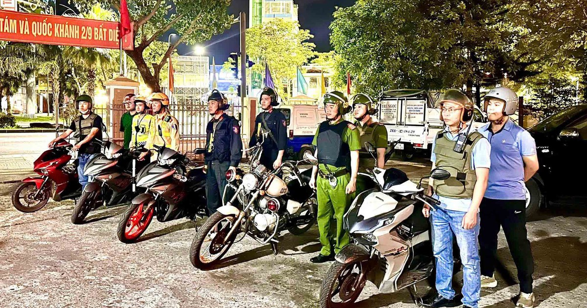 Đêm xuống phố giữ bình yên, ngày xây nhà cho người nghèo miền núi