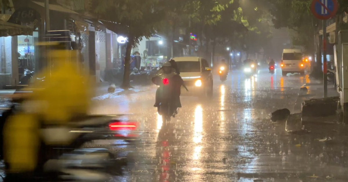 Mưa lớn khắp nơi, cảnh báo sạt lở đất