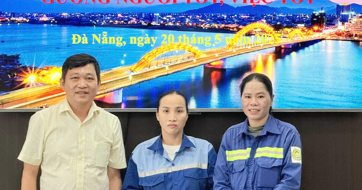 Thưởng nóng 2 nữ công nhân môi trường trả lại iPhone nhặt được