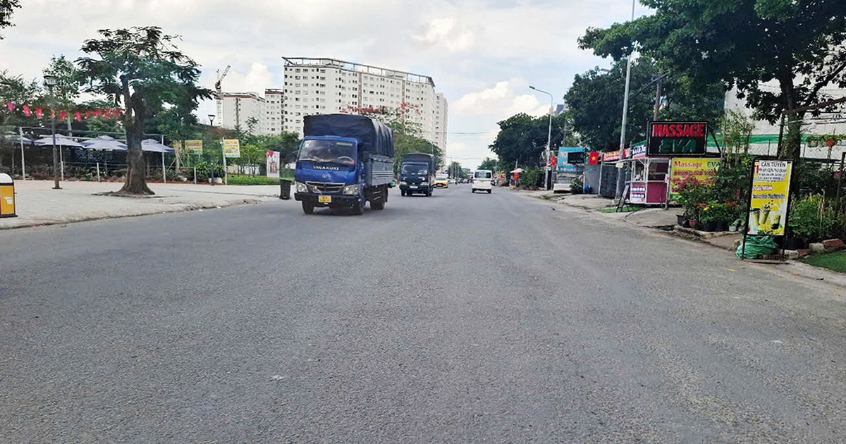 Bất an khi đường không có vạch phân làn