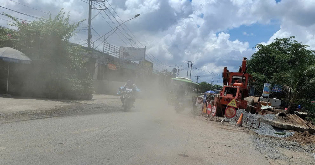 Đường bong tróc, bụi bặm