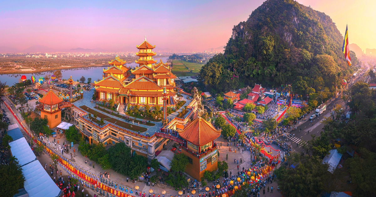 Đà Nẵng: Tôn trí xá lợi Phật để người dân chiêm bái, đúng dịp khai mạc lễ hội pháo hoa