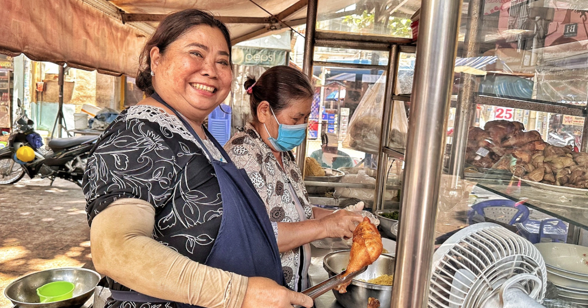 Lunch Lady, bà chủ quán Việt nổi tiếng thế giới đột tử ở Canada