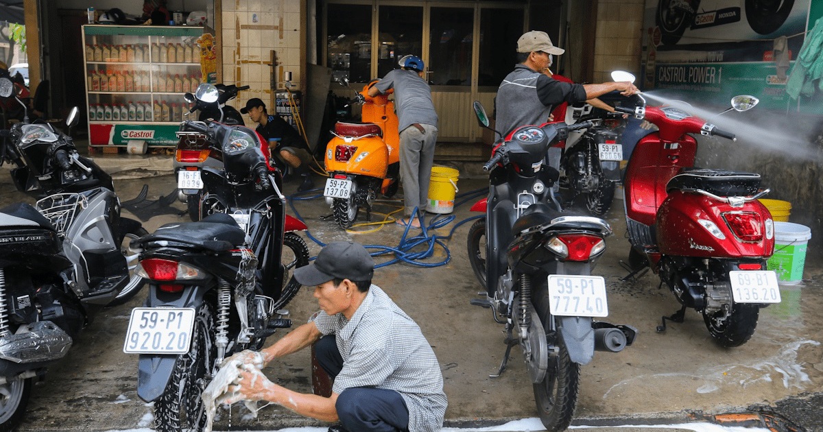 Rủi ro khi thay dầu nhớt tại các tiệm rửa xe máy