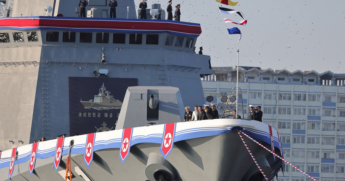 Sự cố nghiêm trọng tại lễ hạ thủy tàu chiến, ông Kim Jong-un cảnh báo