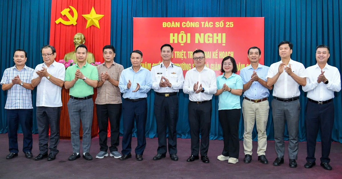 Đoàn công tác các cơ quan báo chí thăm Trường Sa