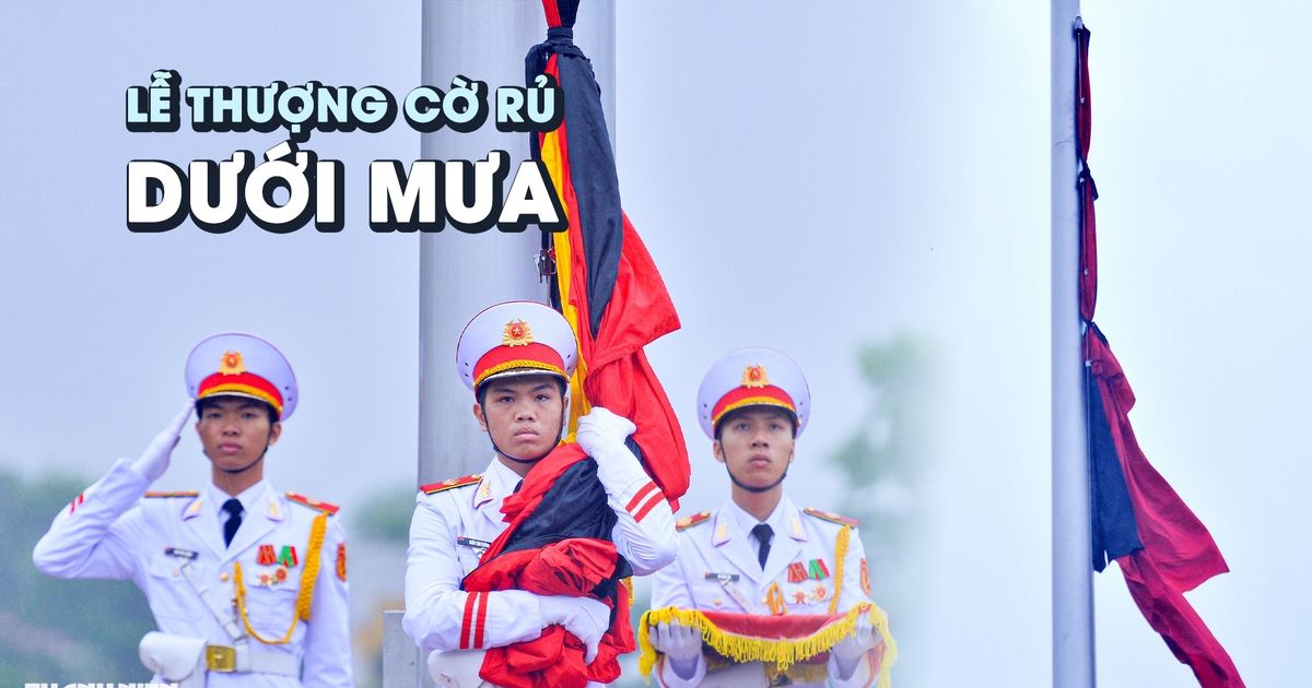 Lễ thượng cờ rủ dưới mưa Quốc tang nguyên Chủ tịch nước Trần Đức Lương
