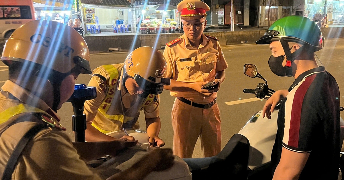 CSGT TP.HCM xử lý chạy ngược chiều trong đêm, nhiều người bị phạt 5 triệu đồng