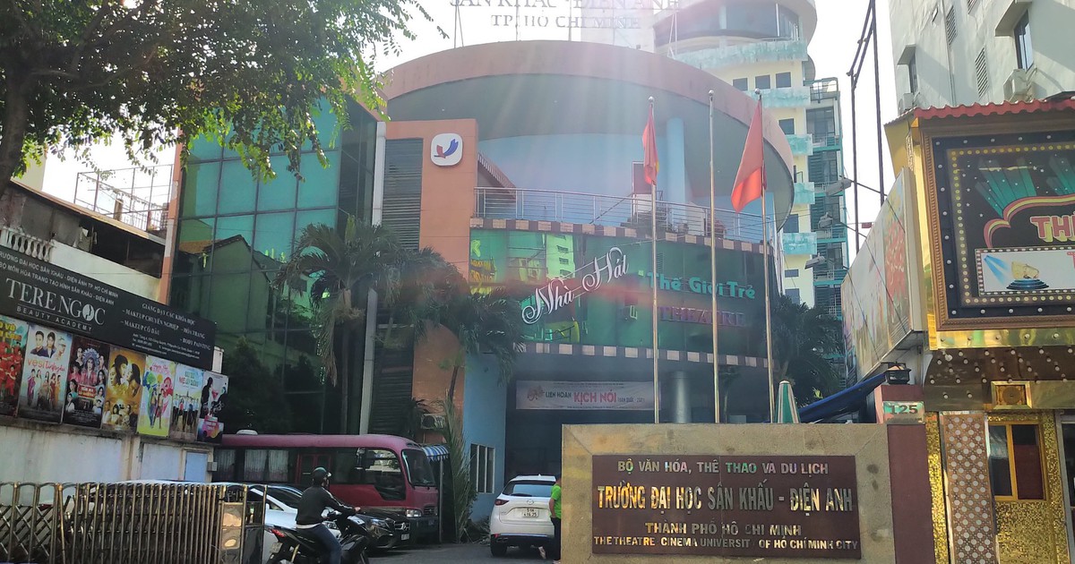 Thiếu tiến sĩ, Trường ĐH Sân khấu-Điện ảnh TP.HCM bố trí cả cử nhân chủ trì ngành