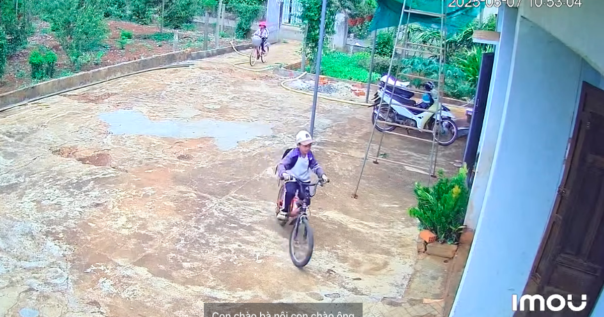 Lan tỏa trên mạng xã hội: Lời chào 'chữa lành' của hai đứa trẻ