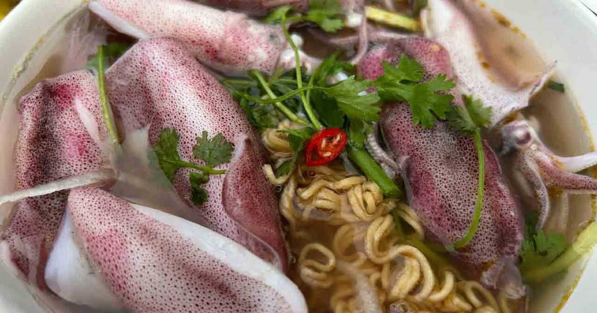 Hương vị quê hương: Về làng biển ăn mực nháy
