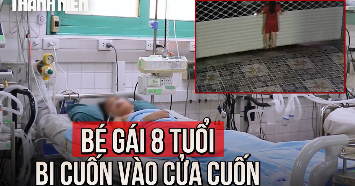 Đu lên cửa cuốn, bé gái 8 tuổi bị cuốn toàn thân