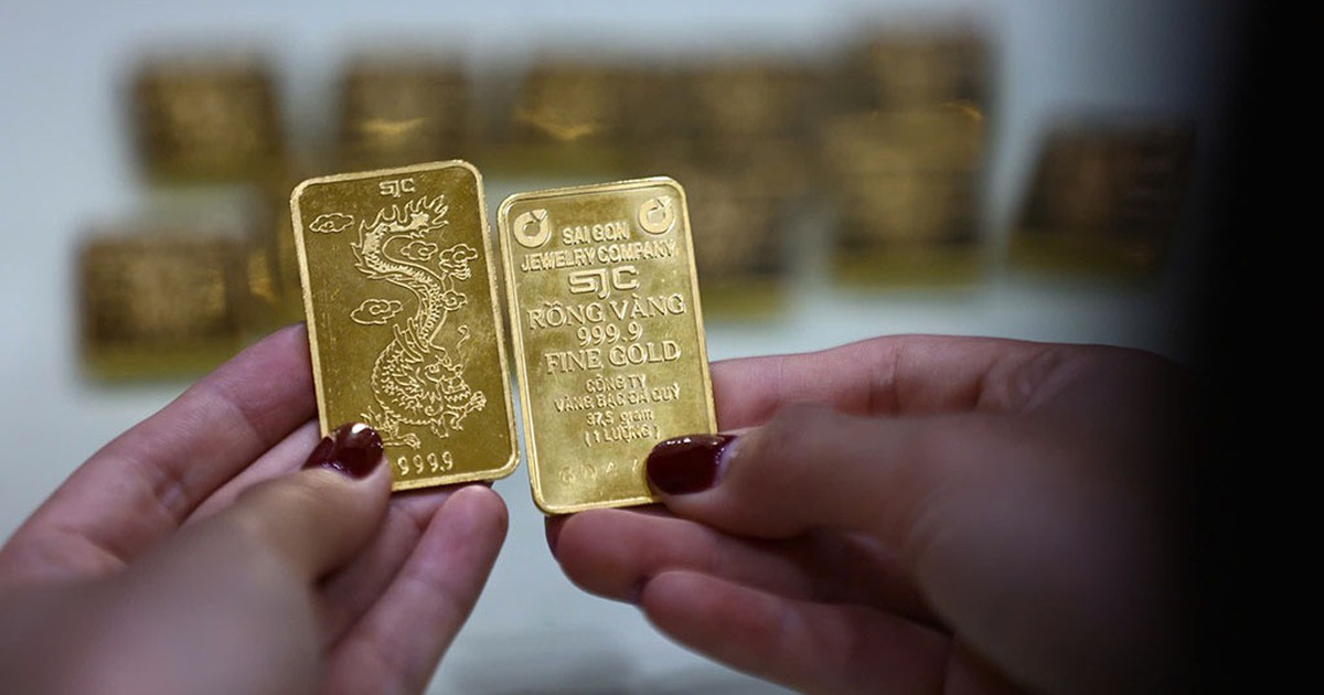 Giá vàng sụt giảm mạnh