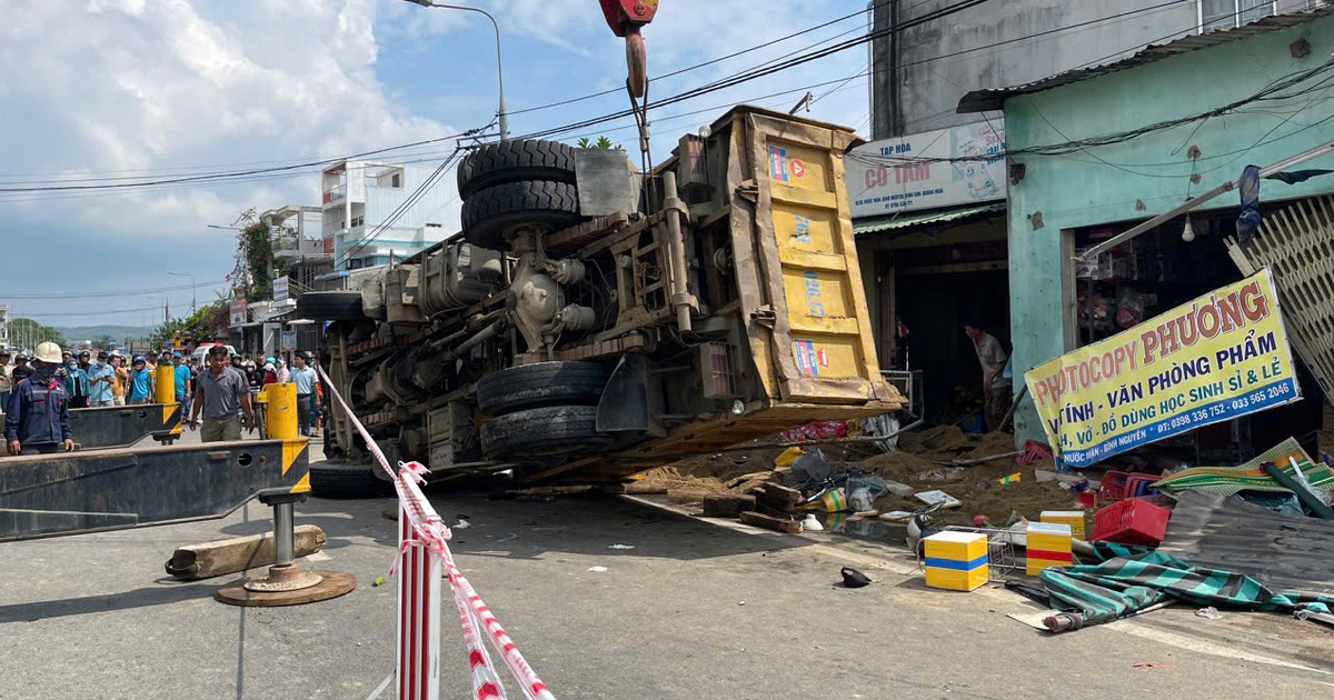 Cận cảnh hiện trường vụ tai nạn nghiêm trọng ở Quảng Ngãi