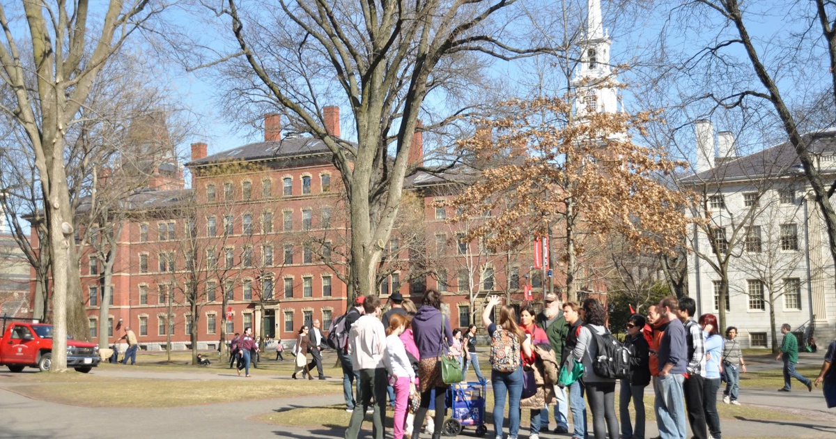 Sinh viên Việt Nam tại Harvard: Hoang mang, chuẩn bị phương án dự phòng