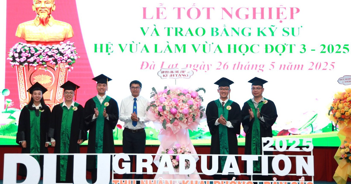 Trường ĐH Đà Lạt trao bằng kỹ sư công nghệ thông tin cho 25 công an