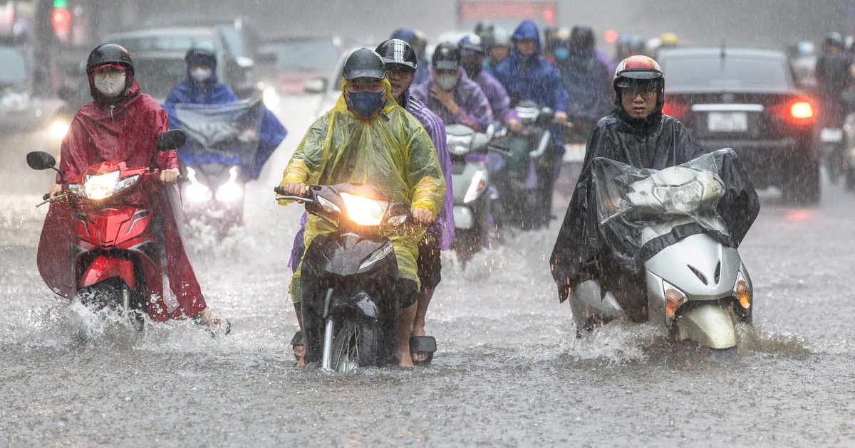 Mưa lớn 2 ngày, cảnh báo lũ sông miền Bắc, Thanh Hóa dâng cao 4 m