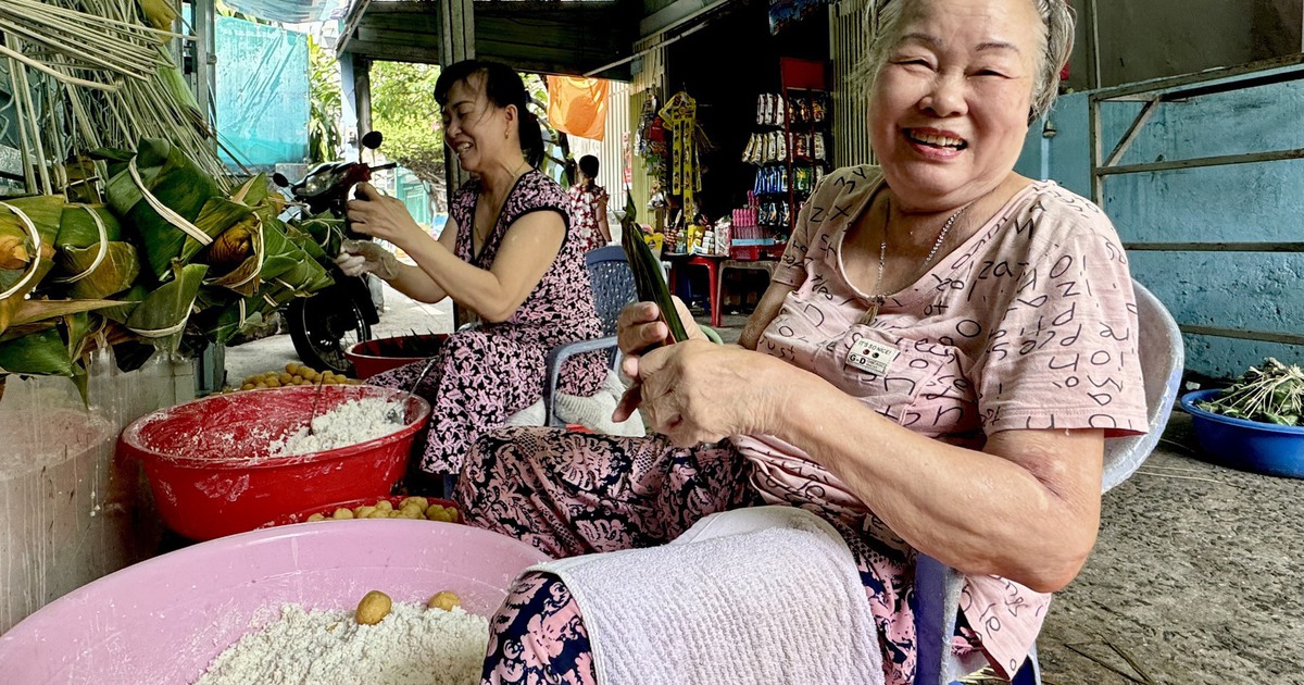 Xóm bánh ú tết Đoan Ngọ: Xưa gói thuê mua vàng được 1-2 chỉ, nay thì sao?