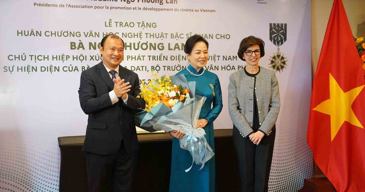 TS Ngô Phương Lan nhận Huân chương Văn học nghệ thuật Pháp