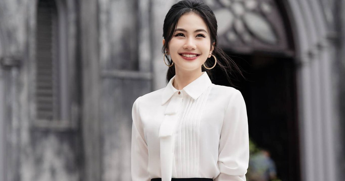 Đẹp chuẩn ‘nàng thơ’ công sở chỉ với áo sơ mi trắng