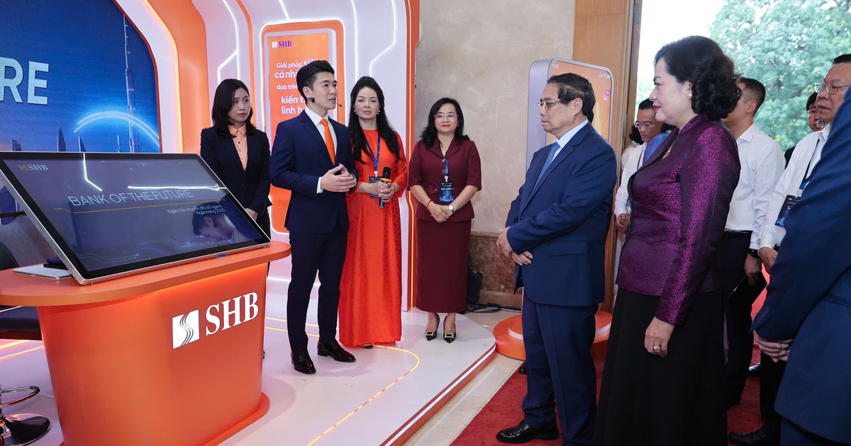 Phó chủ tịch SHB giới thiệu giải pháp thanh toán tích hợp tại ngày Chuyển đổi số