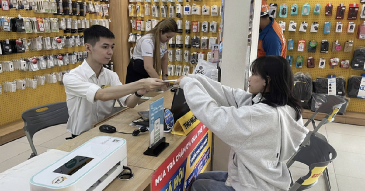 Thế Giới Di Động đẩy mạnh dịch vụ nạp - rút - chuyển tiền tại cửa hàng