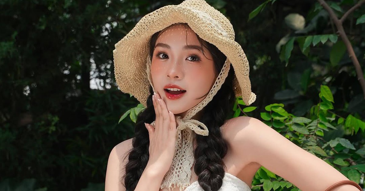 'Bí kíp' lên đồ đi biển xinh mà không sến