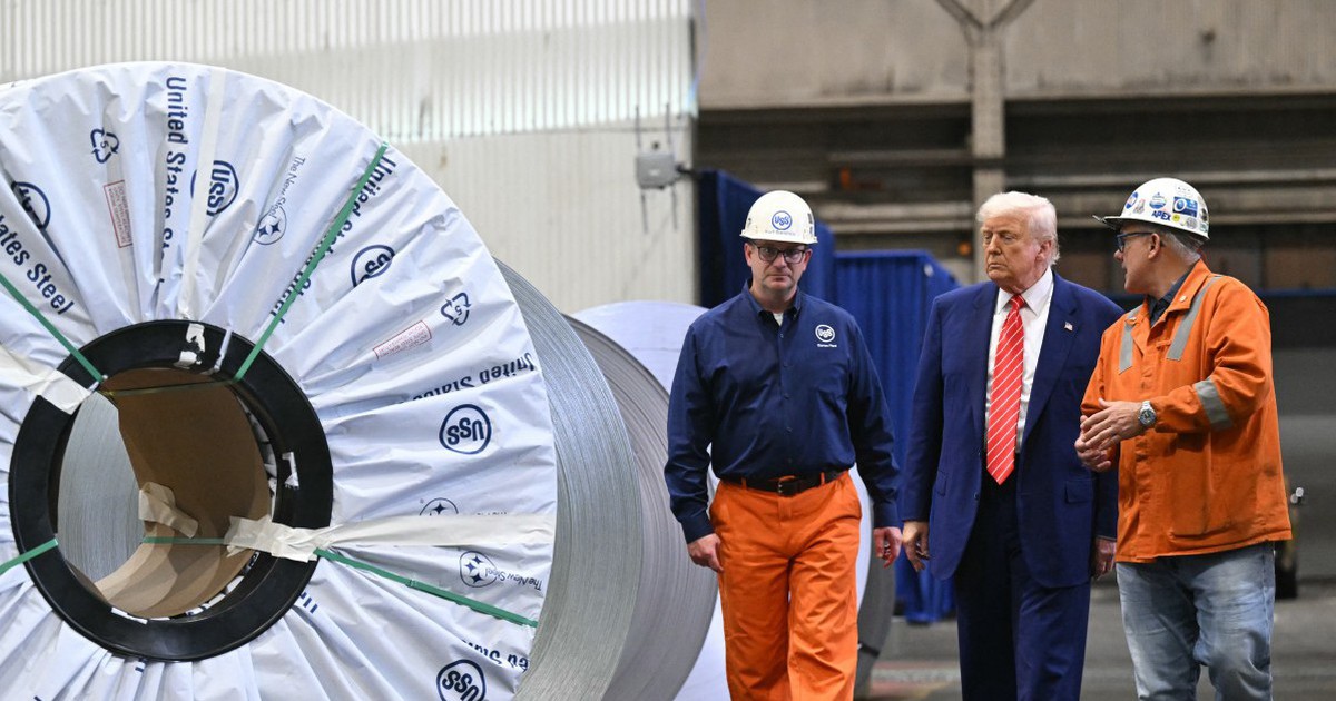 Tổng thống Trump nói sẽ tăng thuế thép nhập khẩu lên 50%