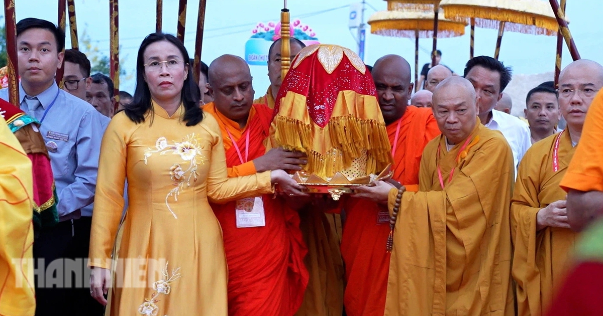 Cận cảnh xá lợi Phật được tôn trí tại chánh điện chùa Quán Thế Âm