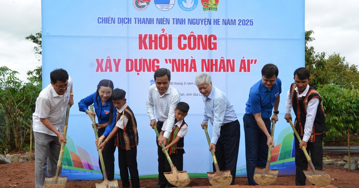 Xây tặng nhà nhân ái cho gia đình em Rơ Châm Quyên