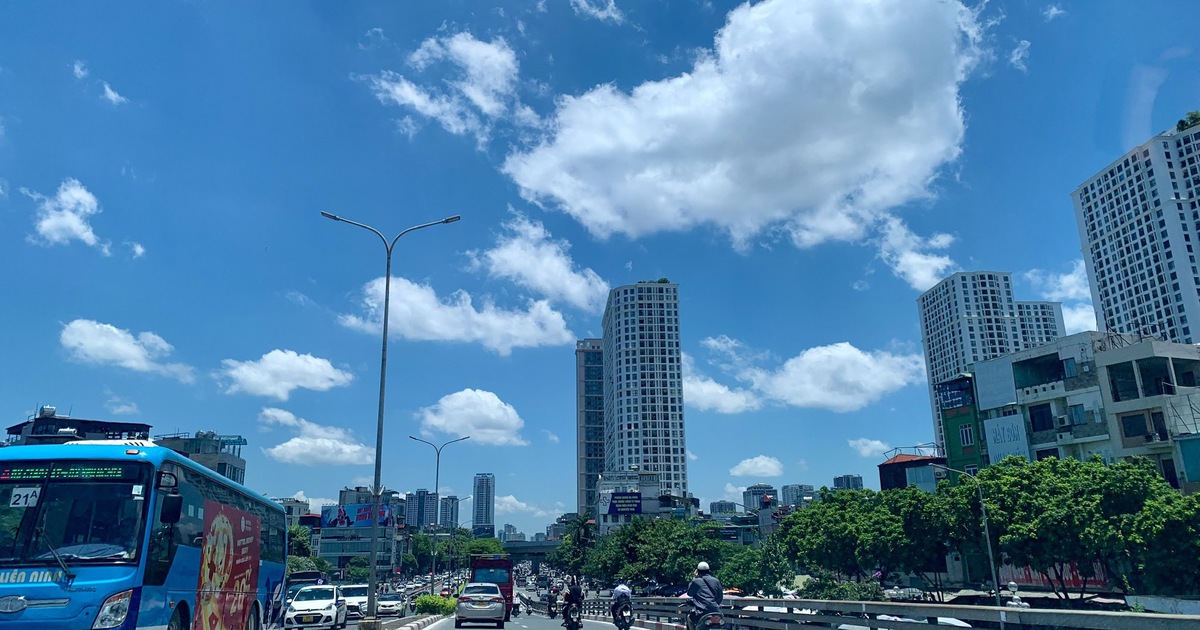 Miền Bắc và miền Trung cùng đón đợt nắng nóng gay gắt