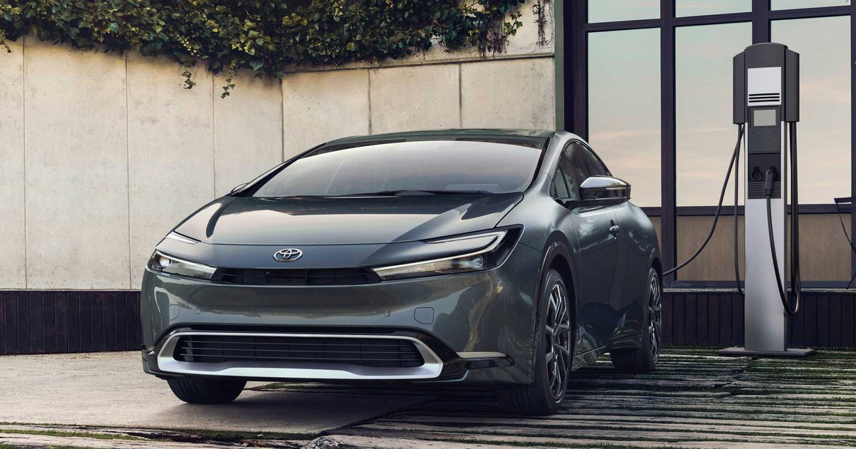 Ô tô điện tăng trưởng chậm, Toyota đẩy mạnh sản xuất xe hybrid cắm sạc