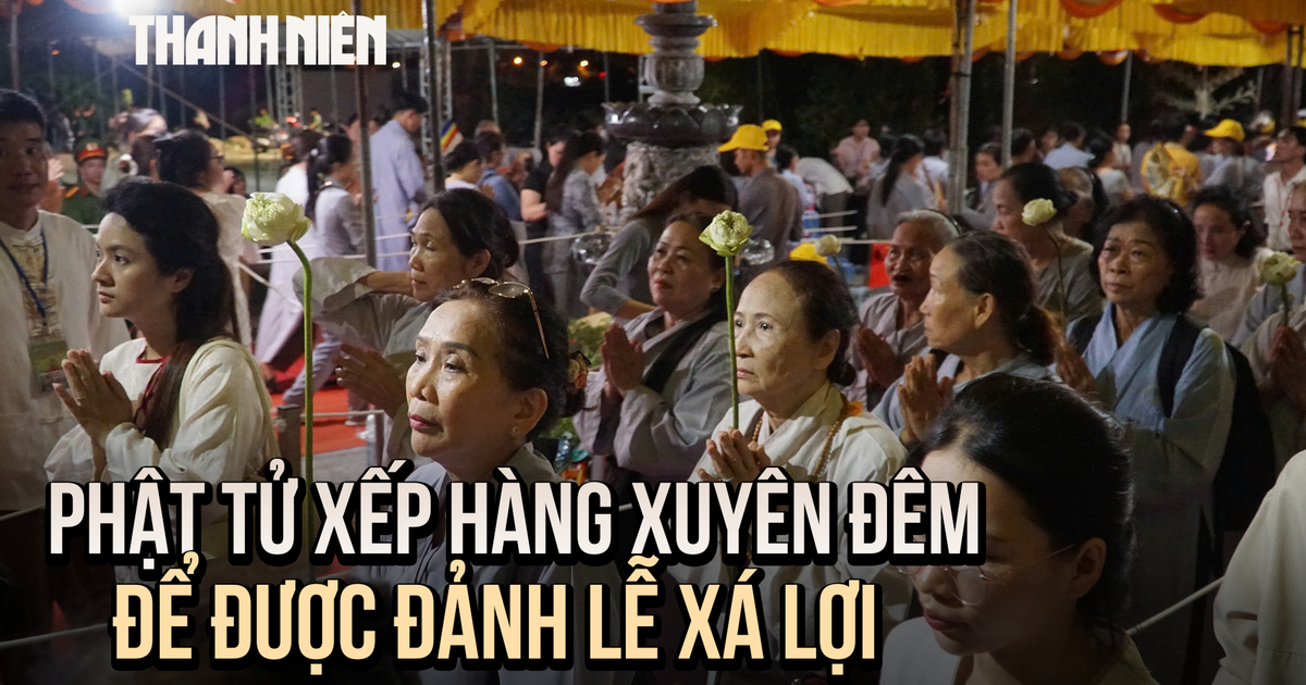 Thức xuyên đêm chiêm bái xá lợi Phật: Em thấy đã đủ "wow"