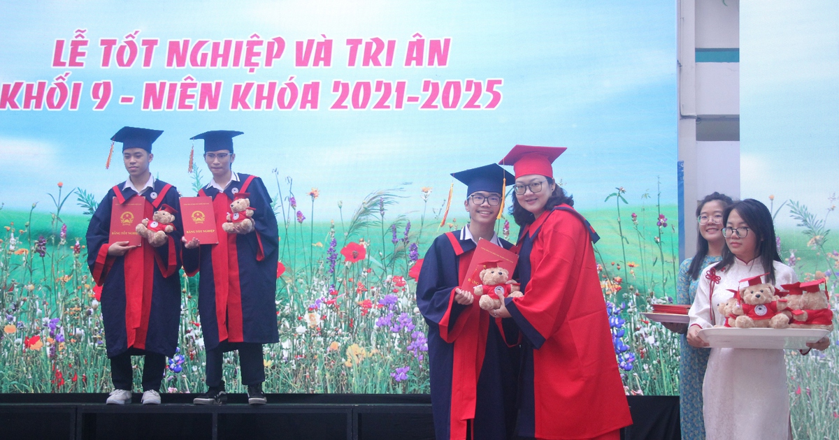 Hiệu trưởng dặn học trò trước ngày thi lớp 10: 'Mang tinh thần của bông cỏ lau'