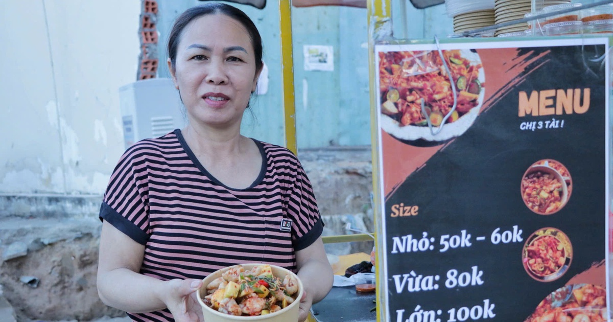 Phía sau clip 'triệu view' của hai mẹ con bán chân gà sốt thái ở TP.HCM