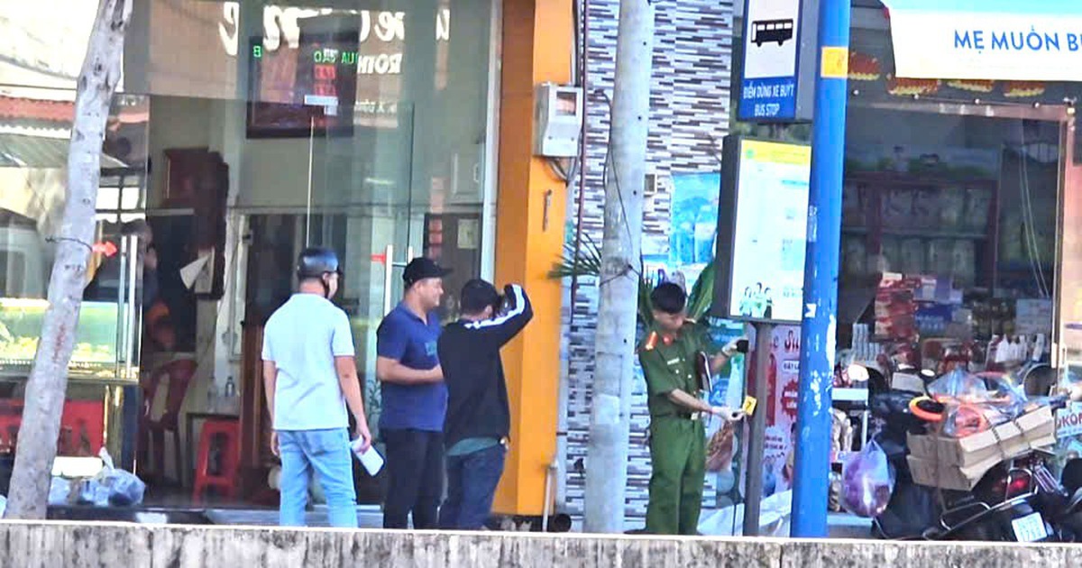 Công an TP.HCM bắt 2 nghi phạm cướp tiệm vàng ở Hóc Môn