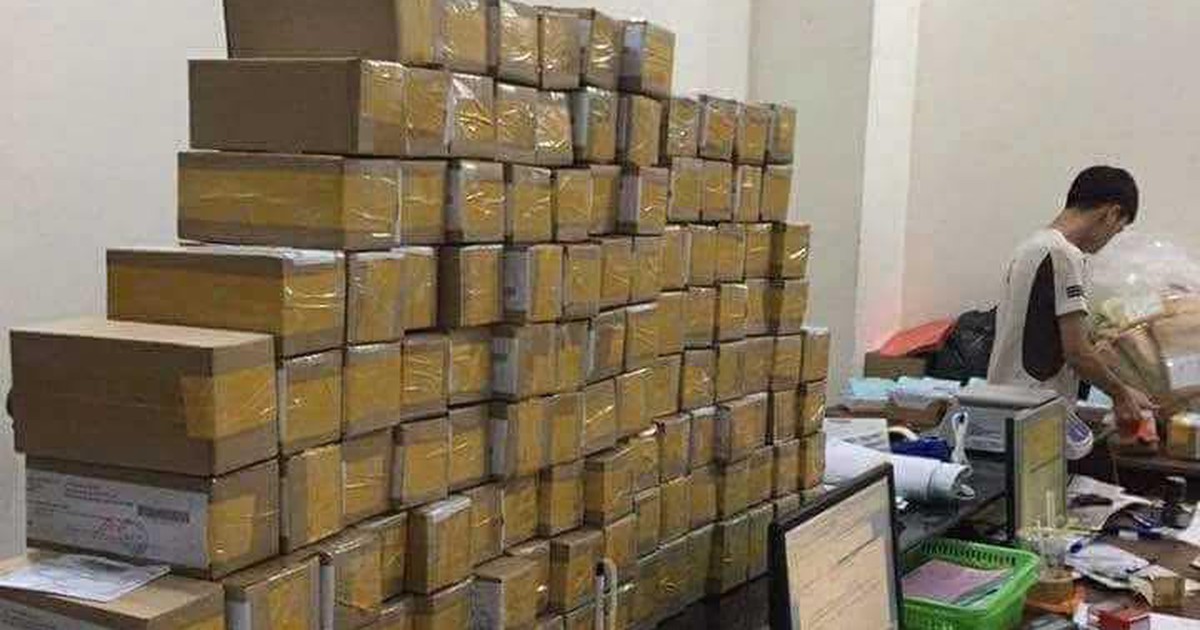 Shop bán lẻ nhọc nhằn cạnh tranh trên sàn điện tử