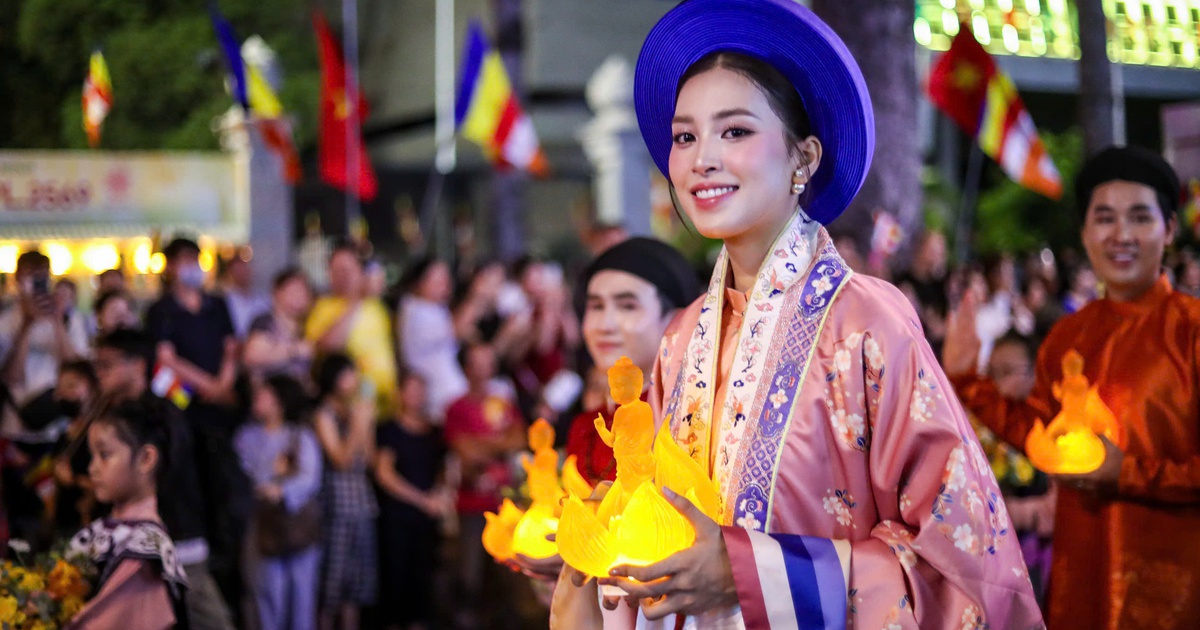 Phật đản 2025: 'Biển người' tham gia lễ rước Phật từ tổ đình Ấn Quang về Việt Nam Quốc Tự