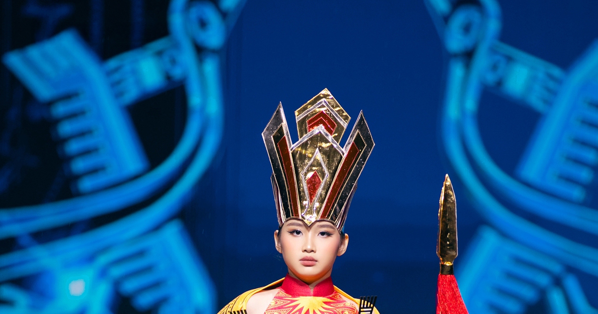 Mẫu nhí 10 tuổi mang văn hóa Việt lên sàn diễn quốc tế