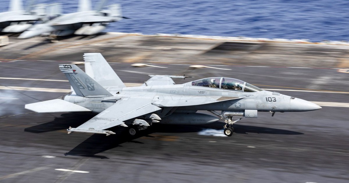 Tiêm kích F/A-18 thứ hai rơi khỏi tàu sân bay Mỹ trong một tuần