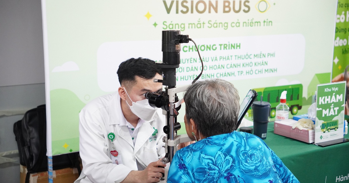 Khám mắt và phát thuốc cho hơn 300 bệnh nhân khó khăn