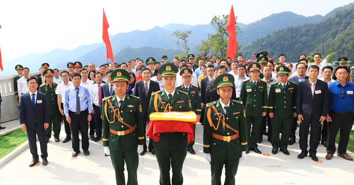 Tự hào, thiêng liêng Lễ thượng cờ A Pa Chải - cực Tây Tổ quốc