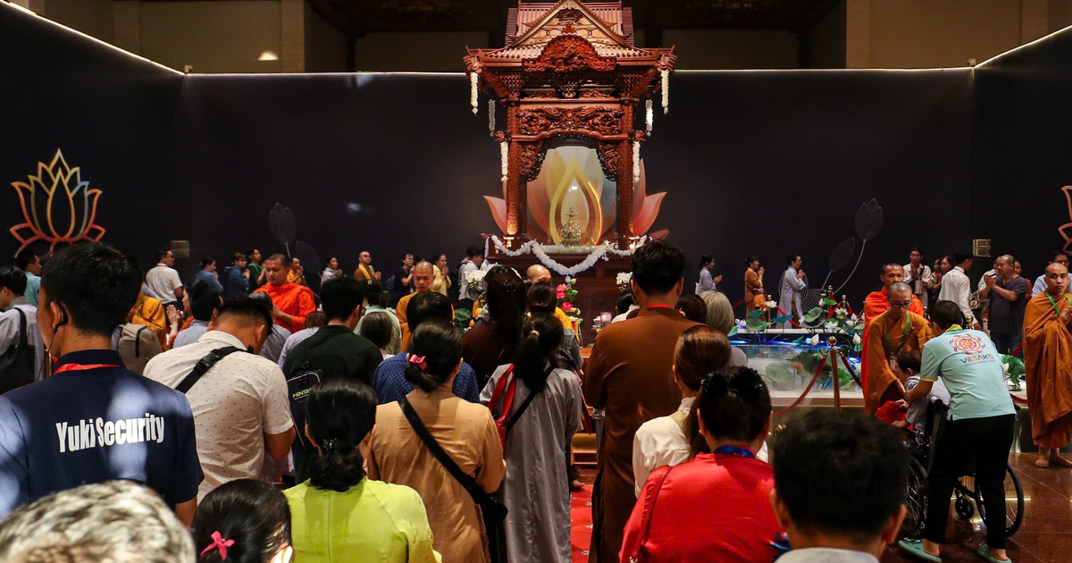 Ngày cuối chiêm bái xá lợi Phật ở chùa Thanh Tâm: 'Là hạnh phúc trong đời'