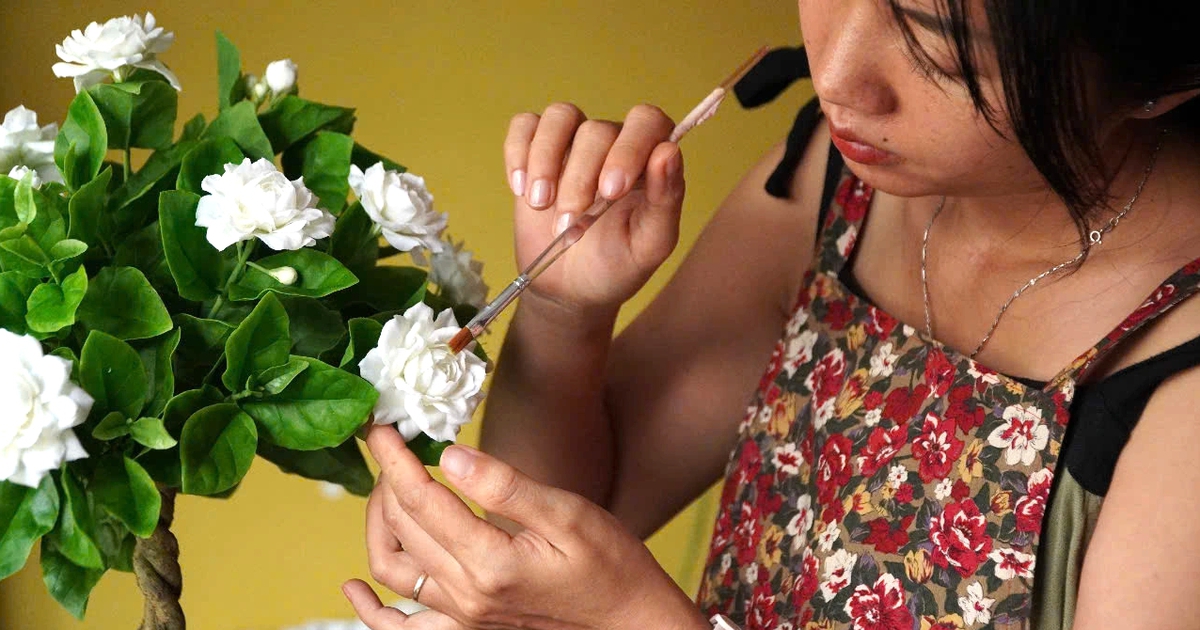 Độc đáo những bông hoa làm bằng đất sét, giá bán từ vài trăm đến chục triệu đồng