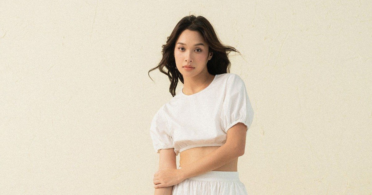 Thanh lịch, nữ tính trong từng bước chân với váy maxi