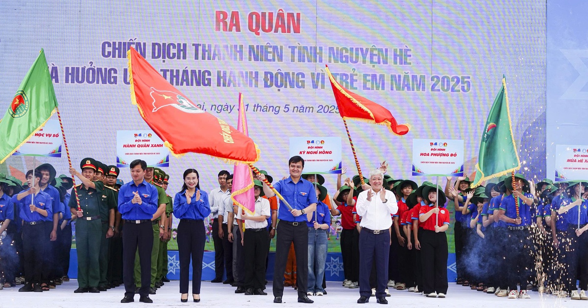 Các đội hình tình nguyện ''Bình dân học vụ số' thúc đẩy chuyển đổi số toàn dân