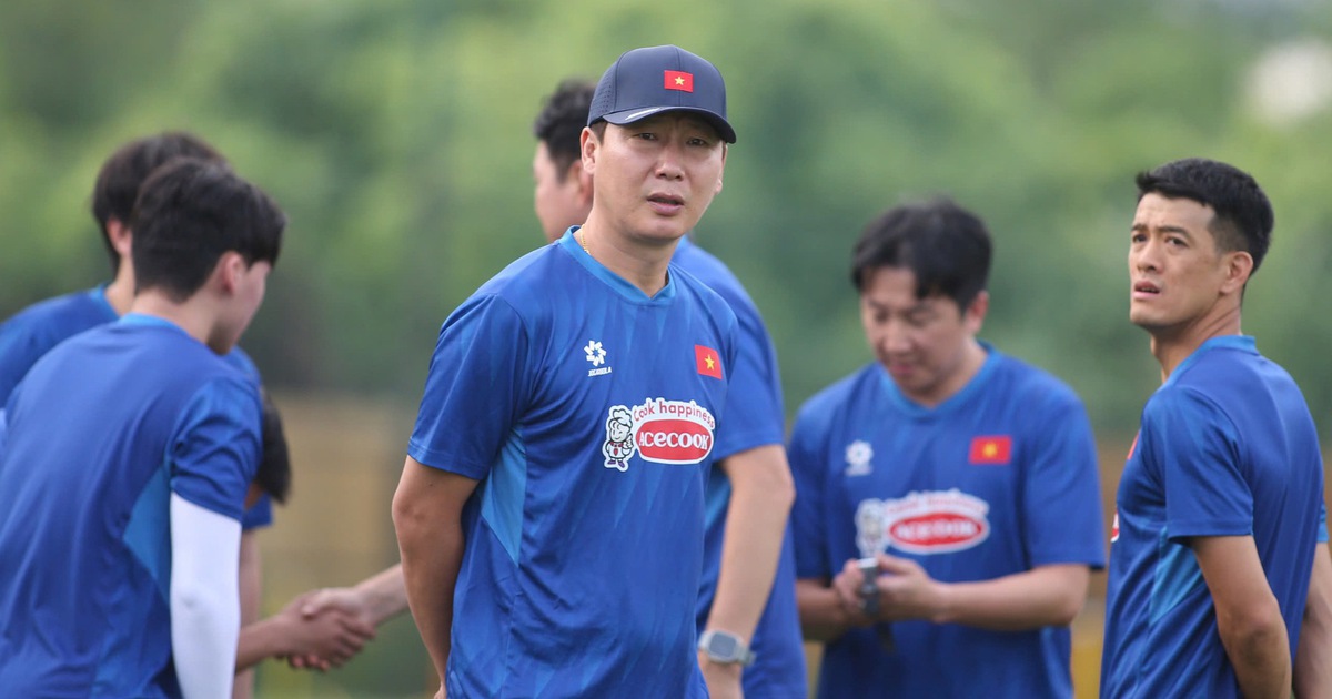 Báo Malaysia bất ngờ khen ngợi HLV Kim Sang-sik: Đội tuyển Việt Nam phải cẩn thận lời ‘mật ngọt’