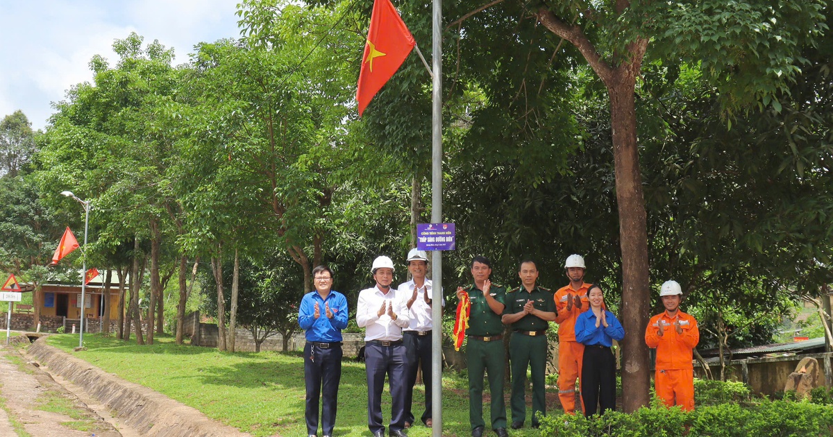 Khánh thành công trình 'Thắp sáng đường biên' tại Quảng Bình